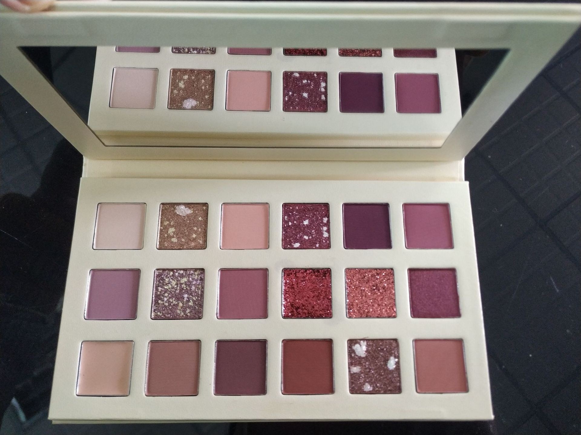 18色眼影盘 多色珠光、哑光、焕彩类眼部彩妆产品OEM加工订制厂家图2