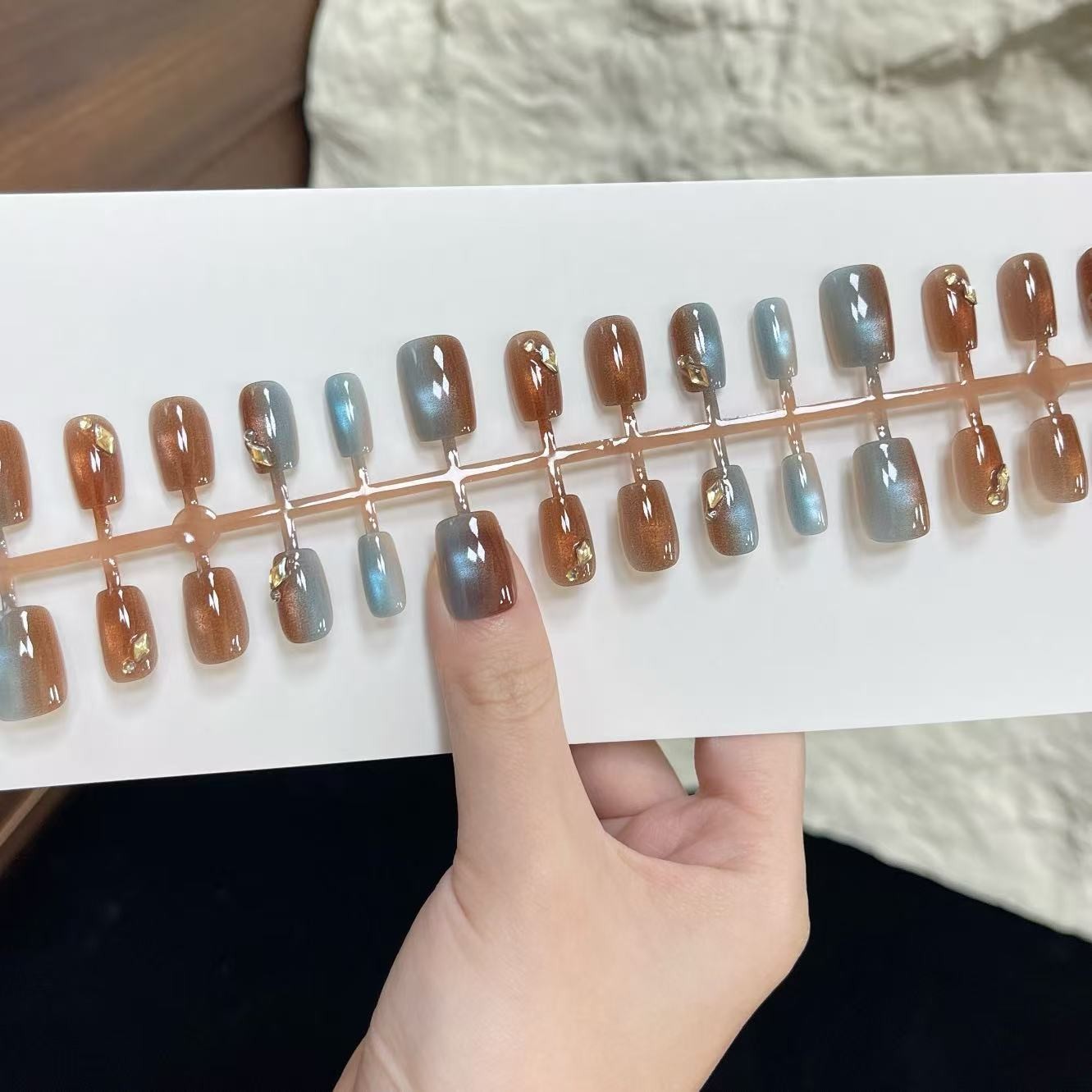 棕蓝碎钻美甲穿戴甲香槟闪钻指甲贴秋冬气质假指甲穿戴甲片预制甲图2