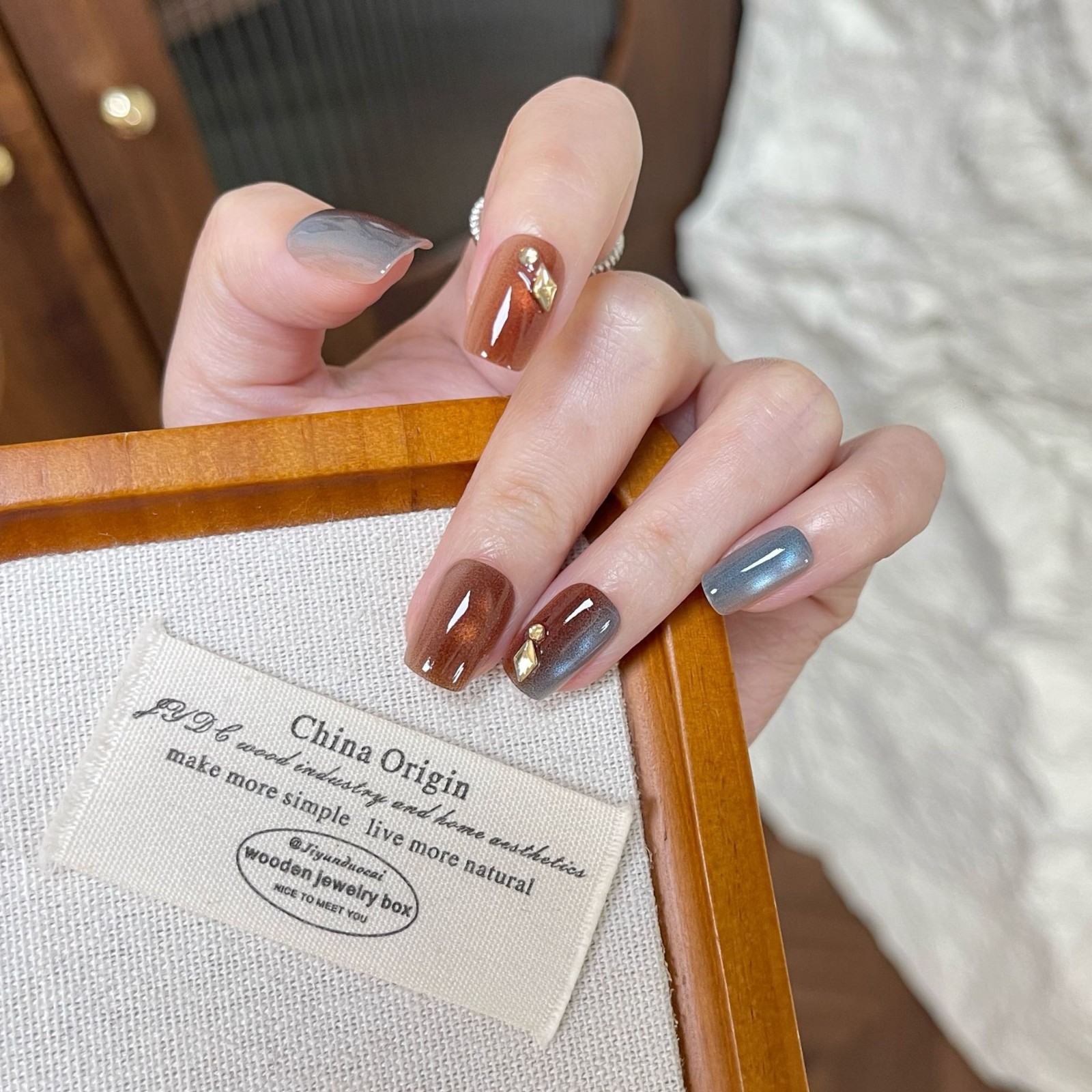 棕蓝碎钻美甲穿戴甲香槟闪钻指甲贴秋冬气质假指甲穿戴甲片预制甲图4