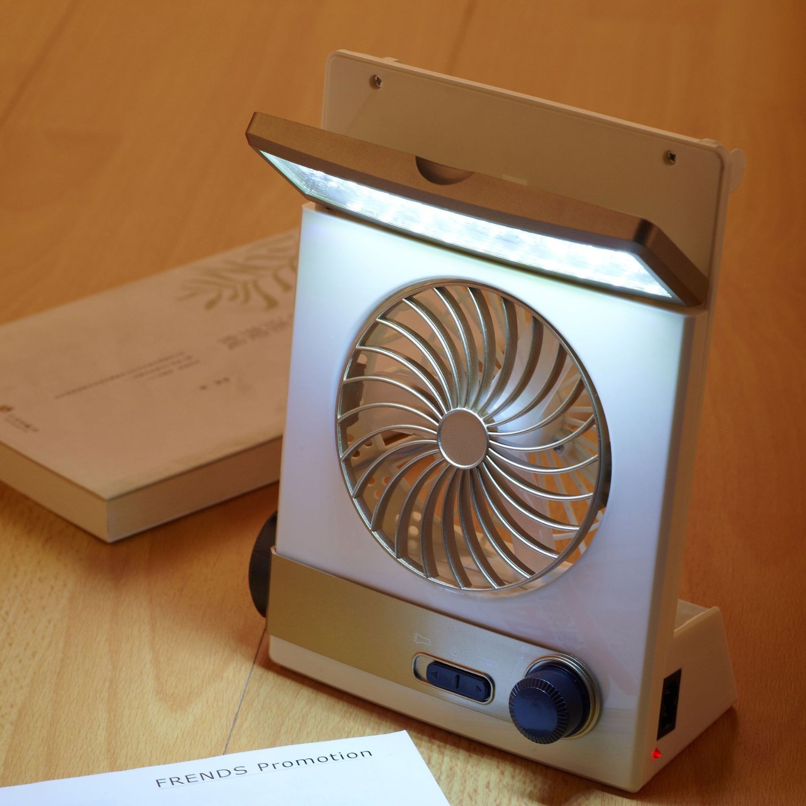 太阳能充电风扇超薄多功能带照明夜灯便携小风扇无级调速图4