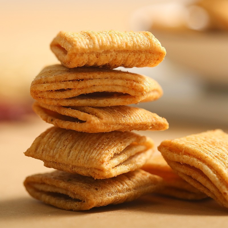 【加工定制】 小麦锅巴酥网红锅巴休闲零食爆款香辣膨化食品图3