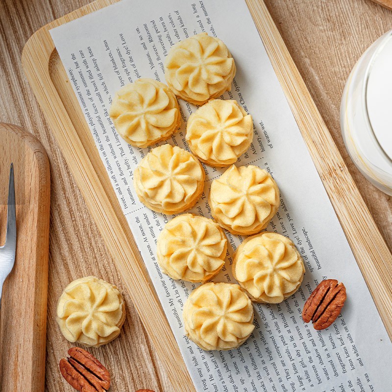 【超工定制】散装海盐不甜小花曲奇黄油饼干网红零食贴牌图2