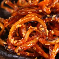 OEM加工香辣鳗鱼丝零食香辣芝麻鳗鱼干办公室休闲海鲜零食鳗鱼干