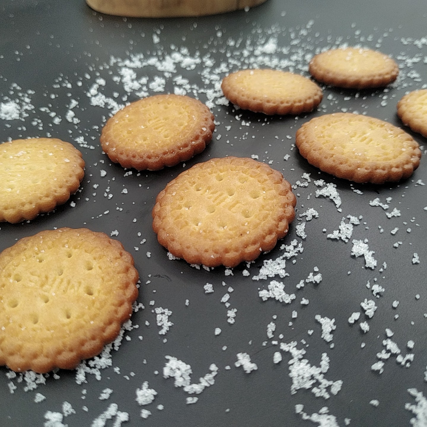 日式小圆饼手抓包装海盐小圆饼干奶盐味休闲网红零食图3