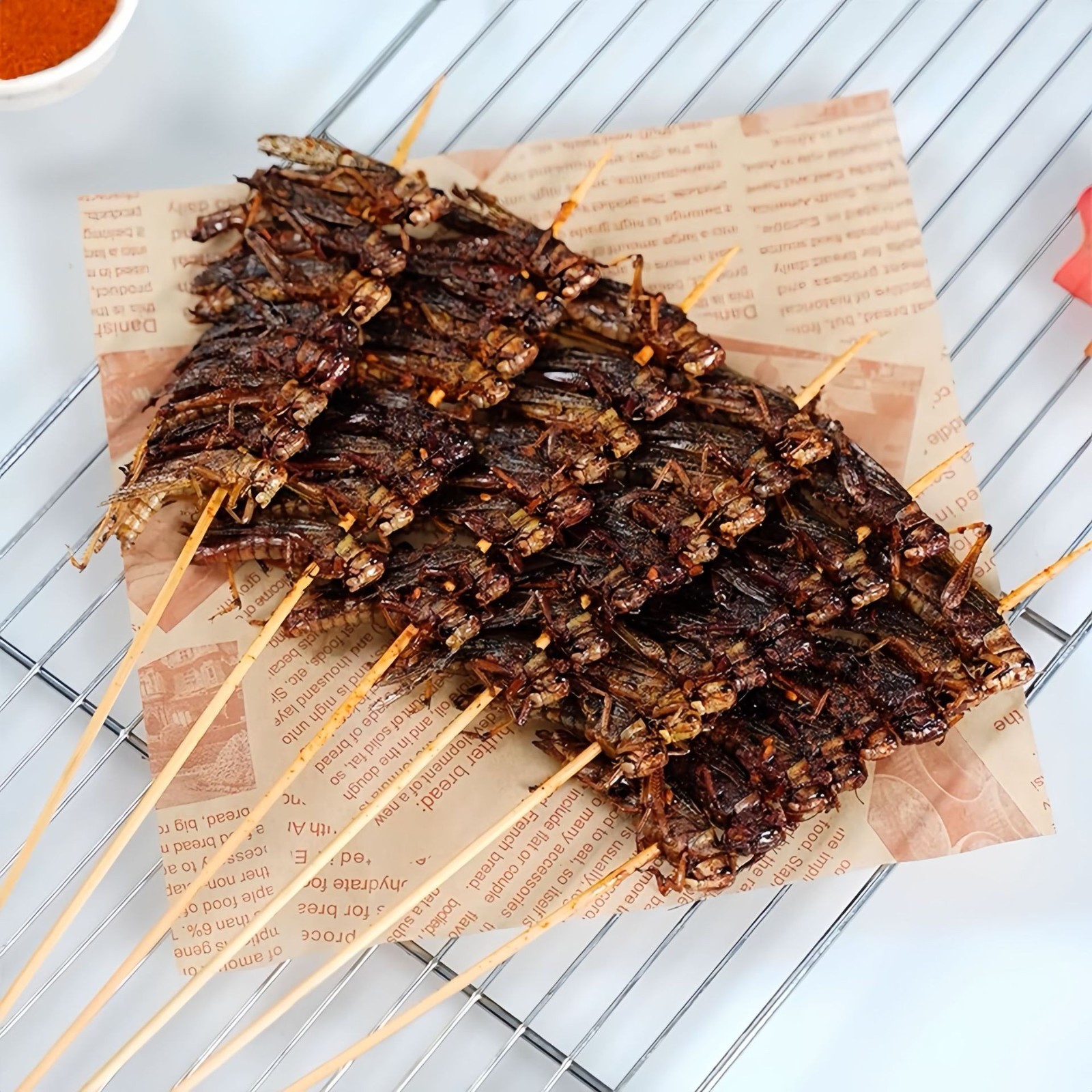 蚂蚱串蚱蜢串湘西小串烧烤食材铁板小肉串油炸烤肉8只一串20串1包图5