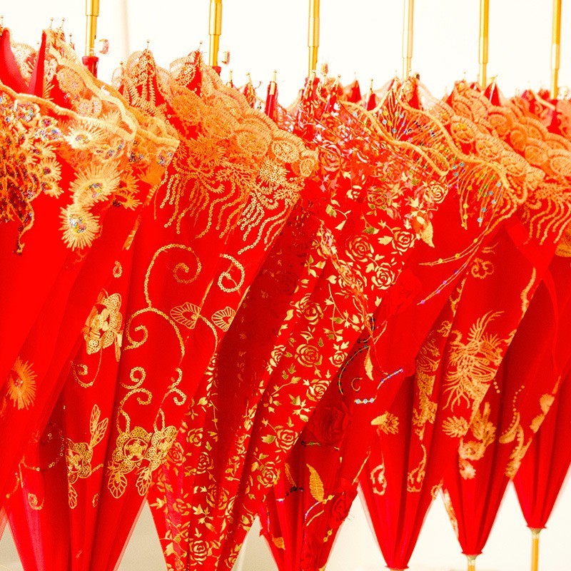 红色雨伞结婚新娘伞婚庆婚礼高档蕾丝花边刺绣大红色长柄喜庆雨伞图5