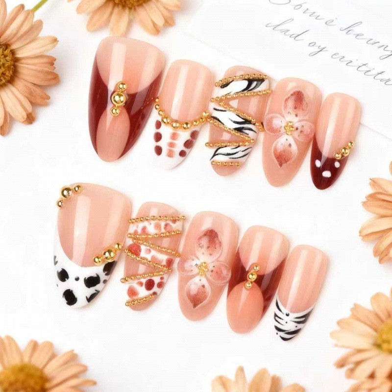 加工定制跨境圣诞节穿戴甲纯手作3D鎏金点钻圣诞树情人节专用美甲图2