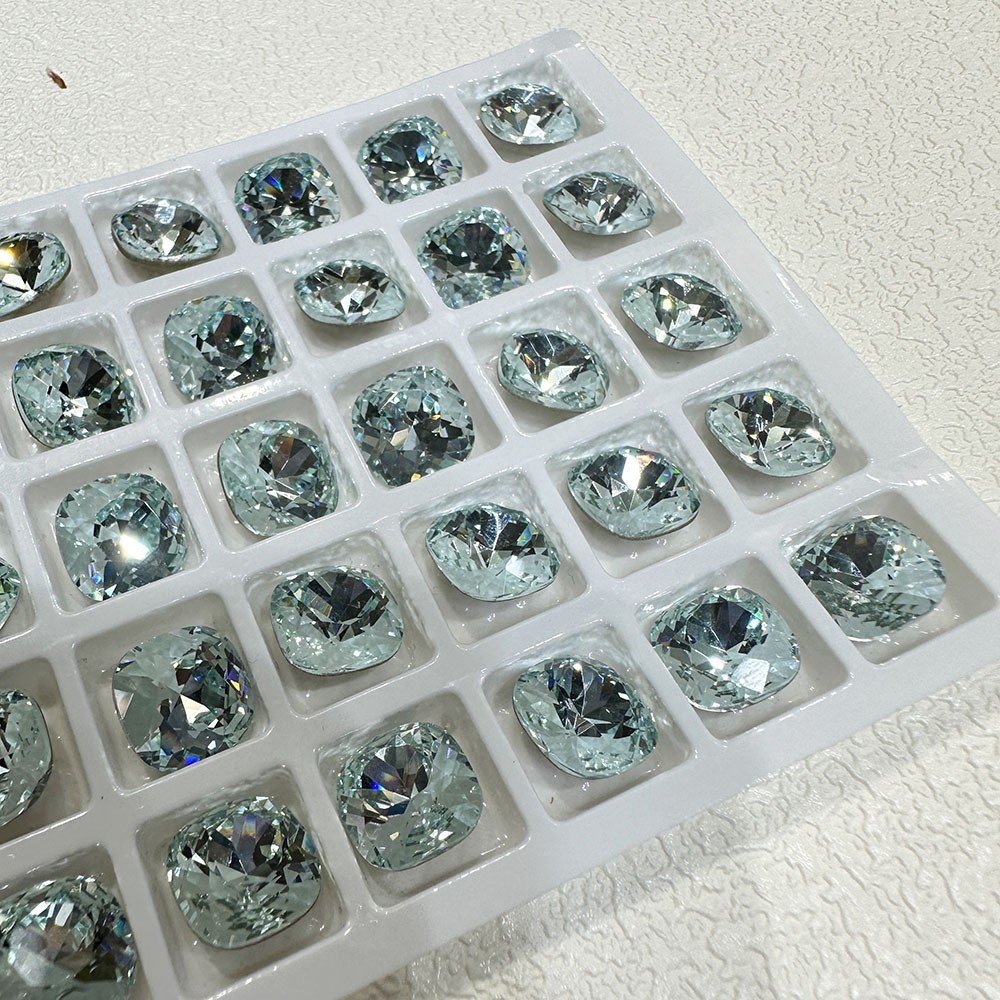K9高档尖底钻10MM肥方装饰品钻 水晶浅浅蓝美甲钻DIY配图3