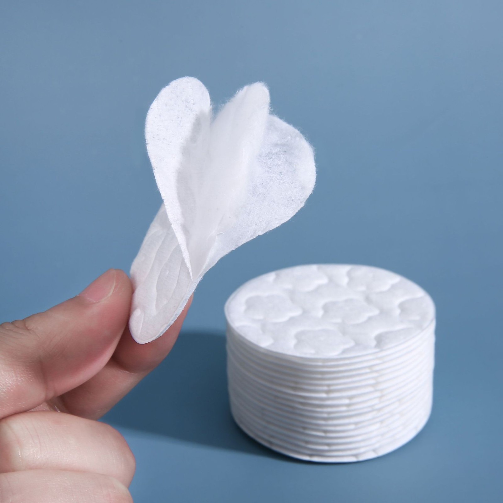 OEM定制梅花压纹化妆棉片圆形卸妆棉片化妆棉片一次性卸妆棉巾图3