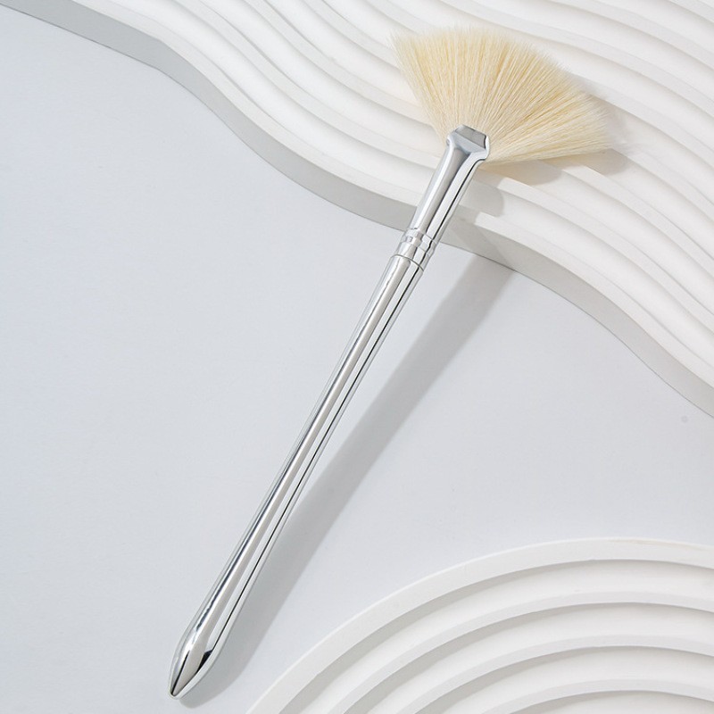 跨境银色单支扇形高光提亮化妆刷波斯毛小号余粉刷果酸精华刷定制图2