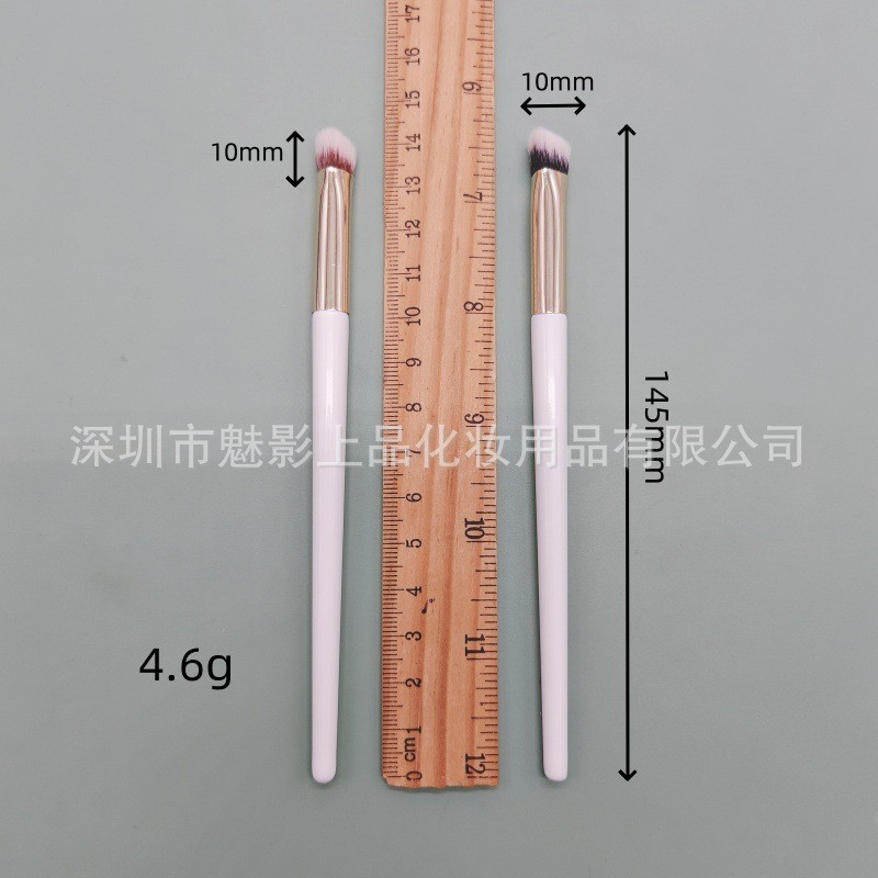 新款遮瑕刷三角形款式面部美妆刷子鼻影 高颜值便携款软毛易上妆图4