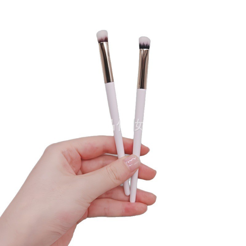 新款遮瑕刷三角形款式面部美妆刷子鼻影 高颜值便携款软毛易上妆图5
