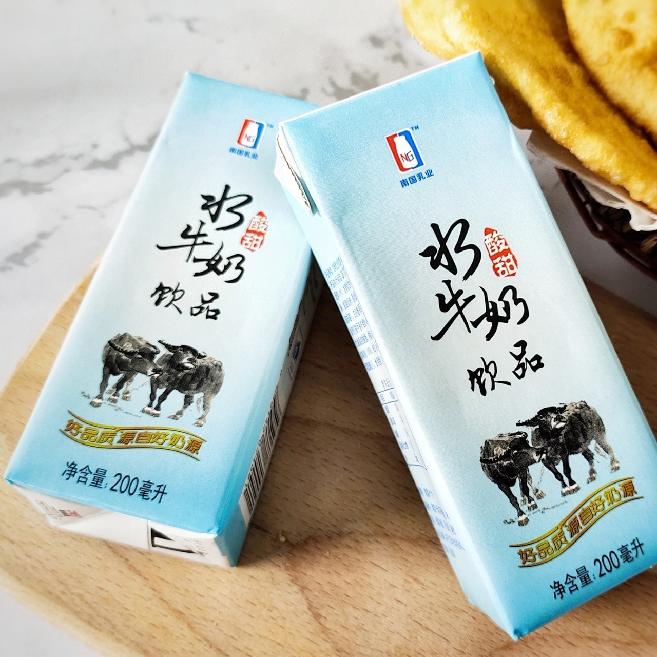 酸甜水牛奶含乳饮品礼盒装200ml*12盒图5
