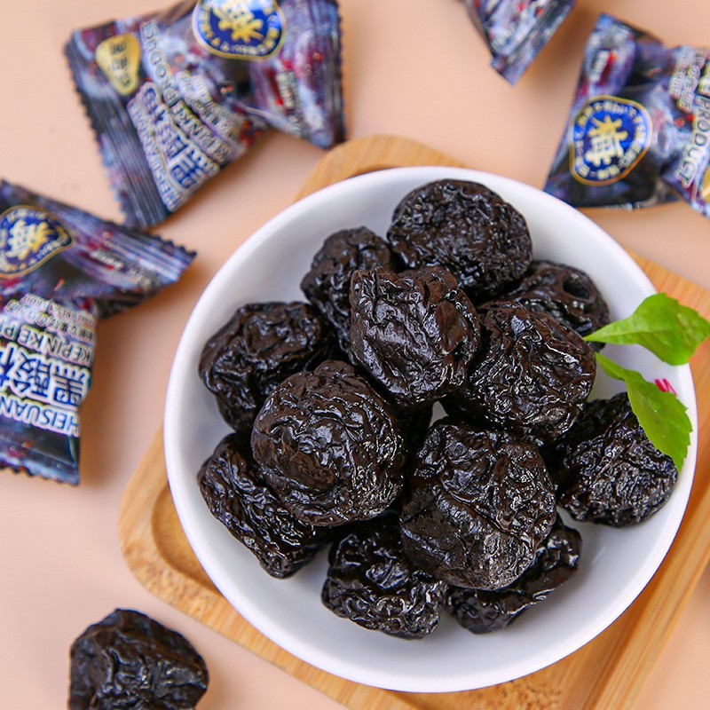 黑酸梅包装小零食李子蜜饯装广式休闲零食蜜饯图3