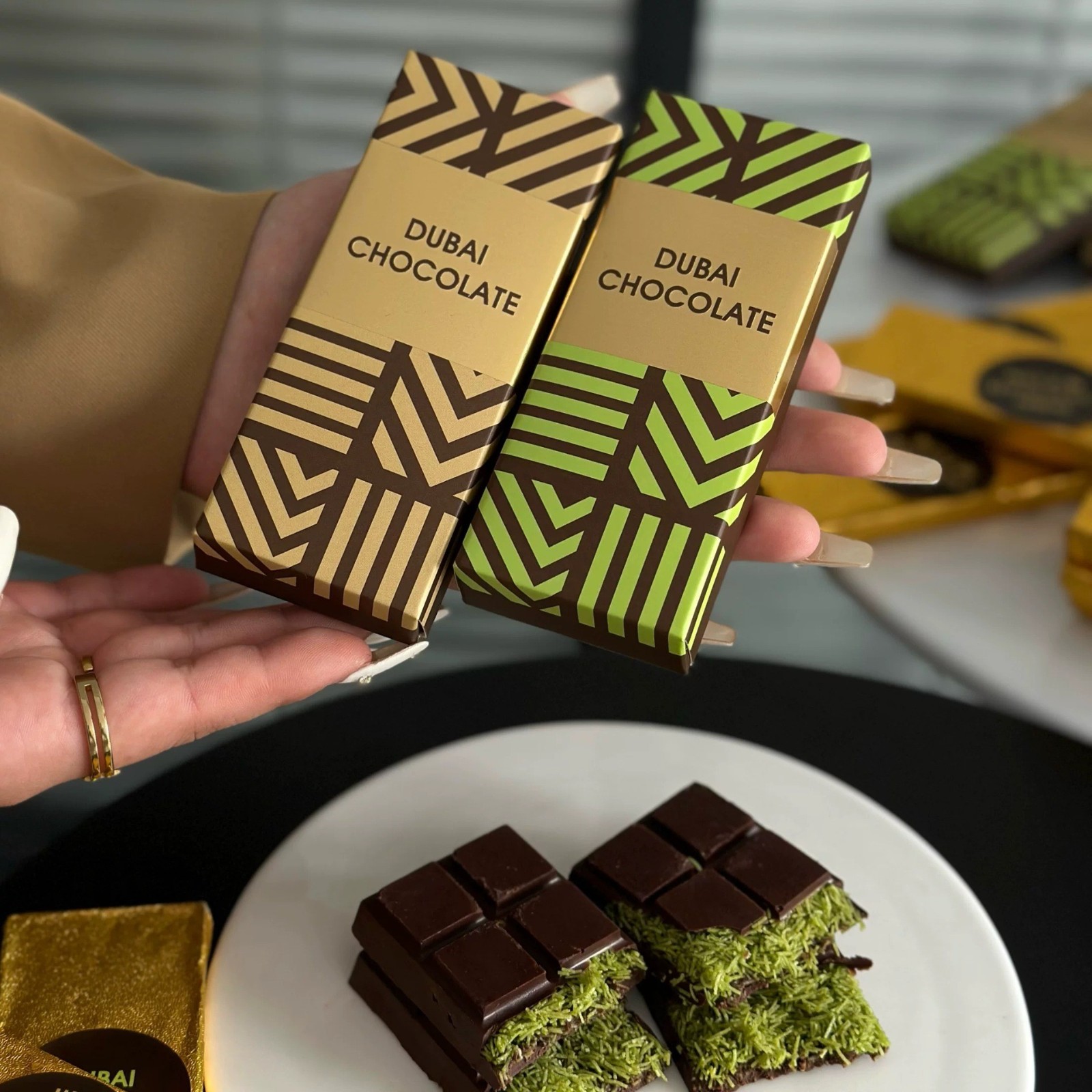 经典迪拜网红巧克力零食纯夹心巧克力开心果酱榛子酱可可脂巧克力图4