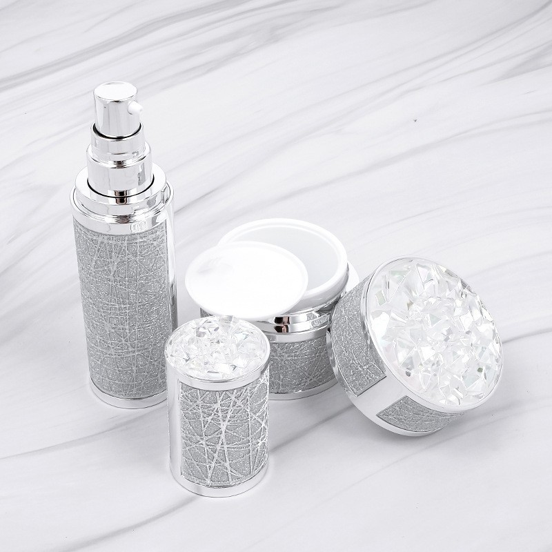 工厂新款钻石片贴皮护肤品套装瓶 30-100ml水乳精华瓶 50g膏霜瓶图4