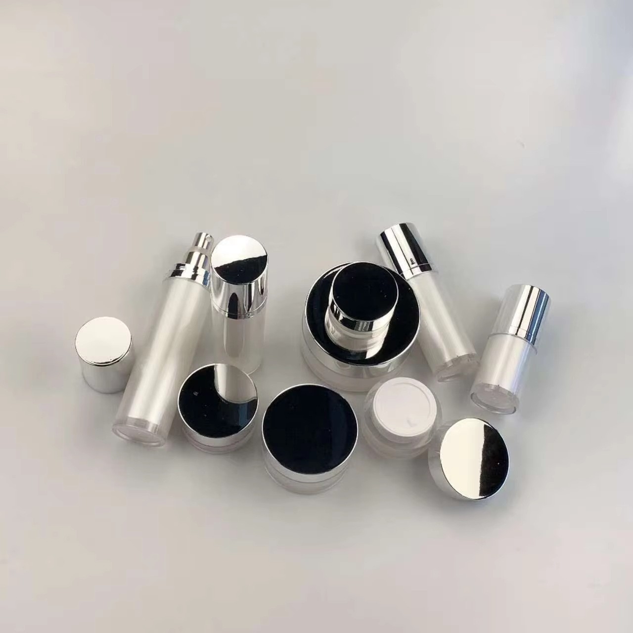 高端亚克力乳液精华真空瓶 直圆膏霜瓶 化妆品分装旅行装图3