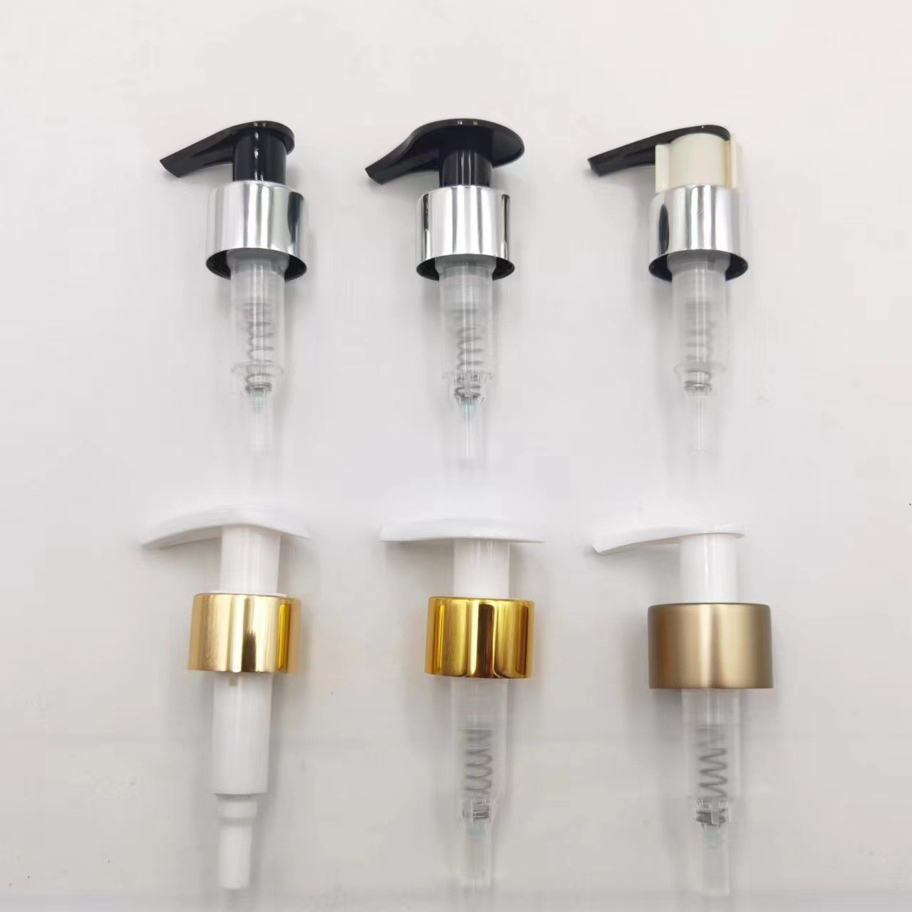 源头工厂生产24 28牙亮银外置卡扣乳液泵 身体乳夹子泵左右开关泵图4