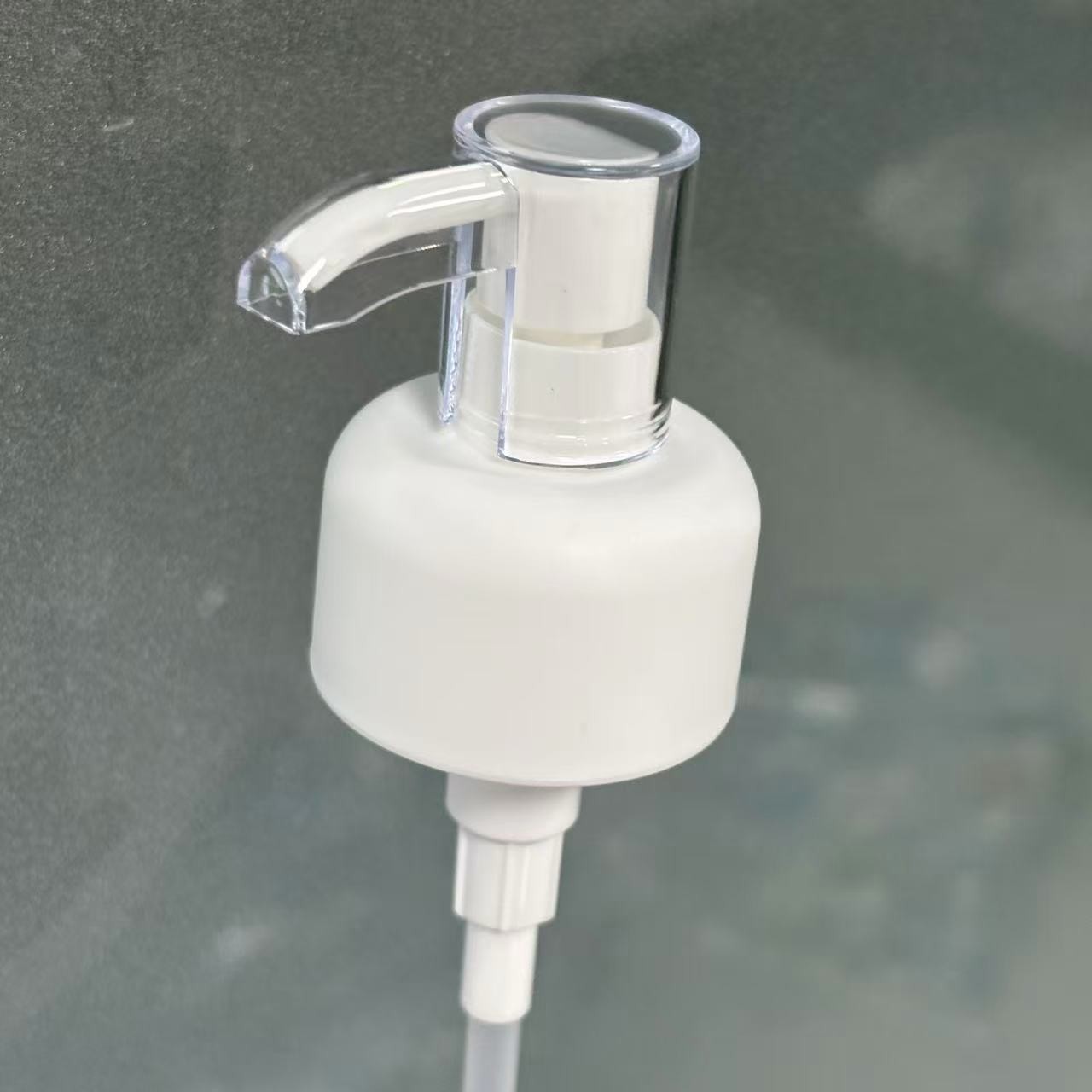 新款24/410白色塑料按压式牙膏泵头乳液泵高透明罩子哑面磨砂泵头图4