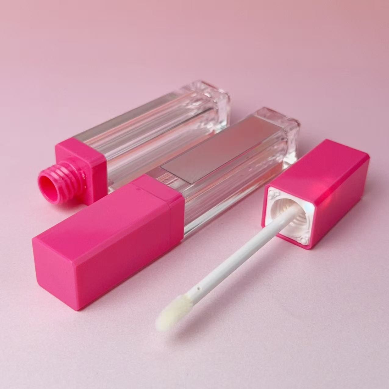粉色唇彩管带LED发光唇油保湿空管8.5ml透明瓶身彩妆包材唇彩图4