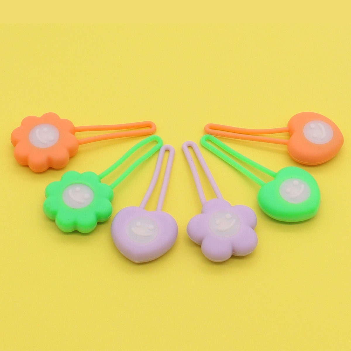 宠物发光吊坠防走丢led夜间遛狗灯硅胶宠物夜灯狗狗吊牌猫咪挂饰