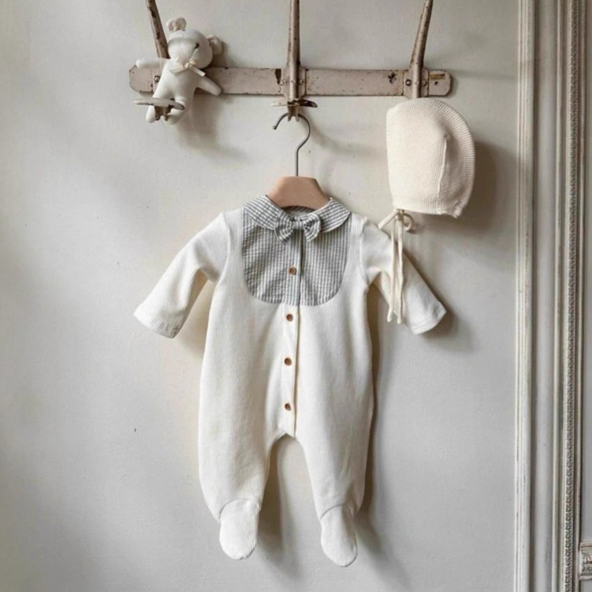 2026春季新款婴儿时尚拼接包脚长款连体衣宝宝帅气外穿长爬包屁衣图3