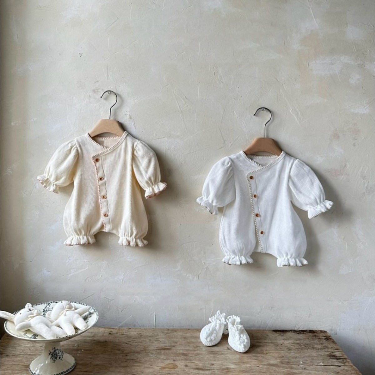 2026宝宝春装婴儿华夫格灯笼袖单排扣连体衣女宝宝外穿气质包屁衣