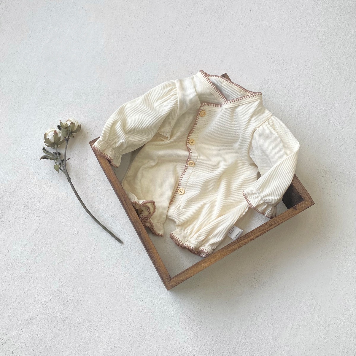 2026宝宝春装婴儿华夫格灯笼袖单排扣连体衣女宝宝外穿气质包屁衣图4