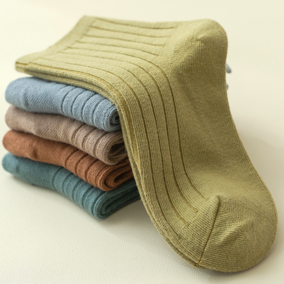 江南兔 春季新款儿童中筒袜子 透气吸汗少年纯色复古色长棉袜图3