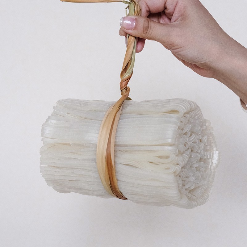 石磨蒸粉桂平特产威颜小河粉500g/包 手工刀切中宽米粉图2