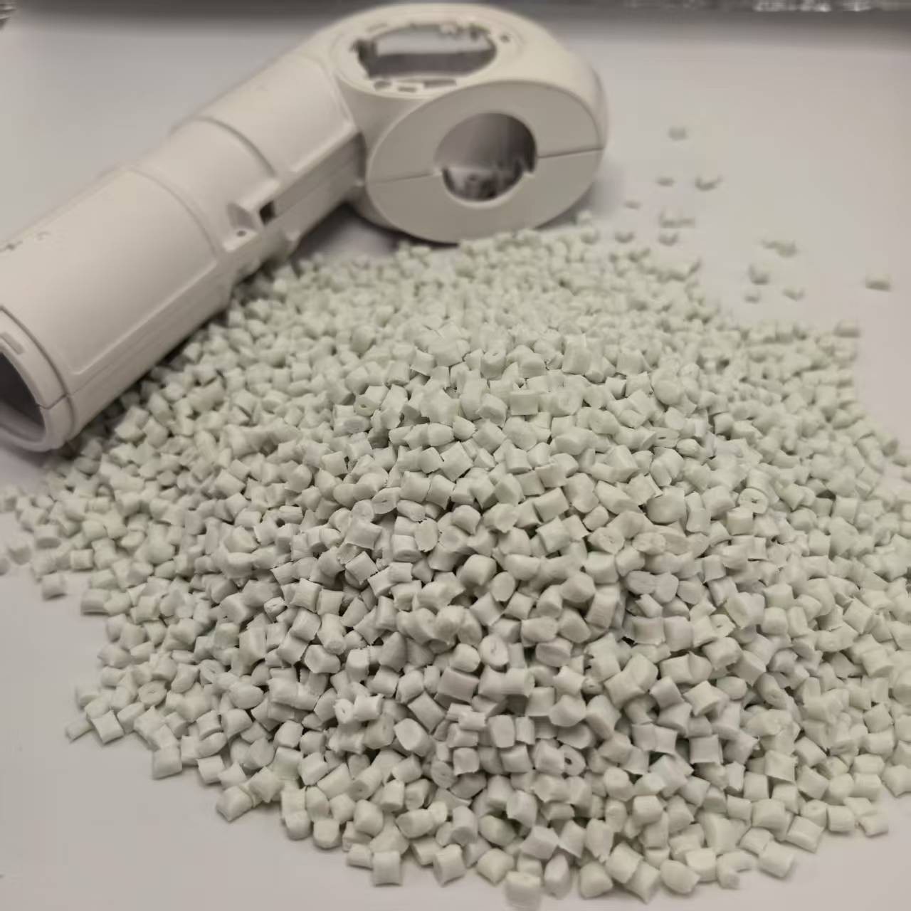 PET防火V0耐高温250度电子家用电器高速吹风机用料塑料颗粒图4