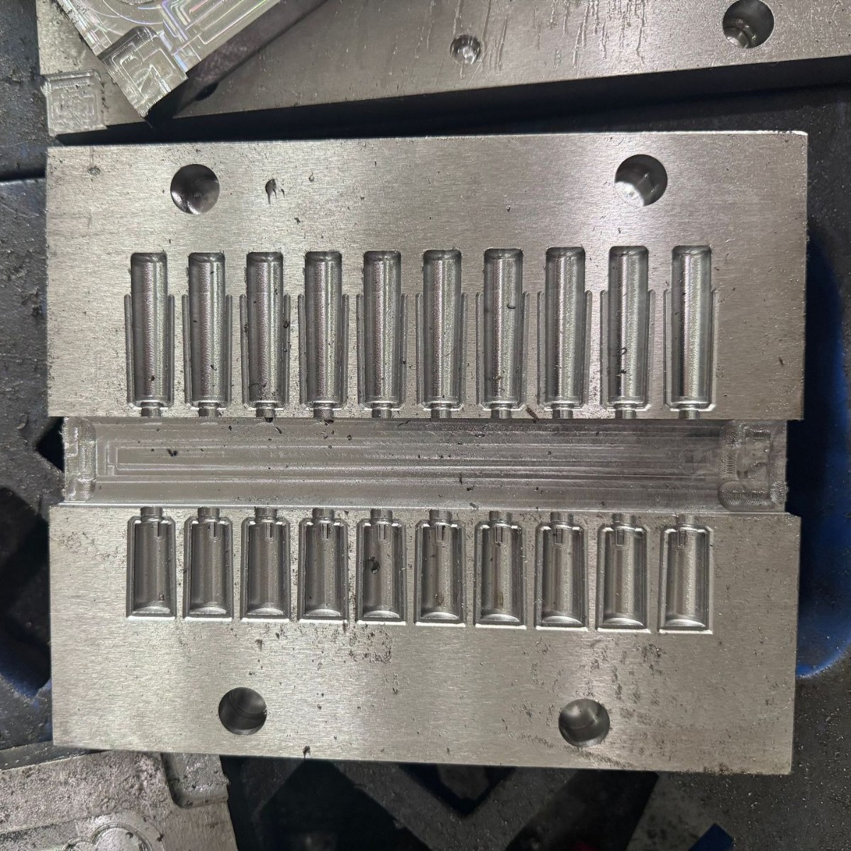 定制橡胶异形件模具汽车用波纹套模具开发设计精密硅胶杂件注射模图3