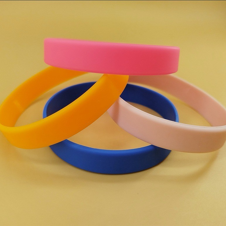 硅胶手环纯色现货凹凸印刷logo个性刻字镭射橡胶腕带厂家纯色夜光图2