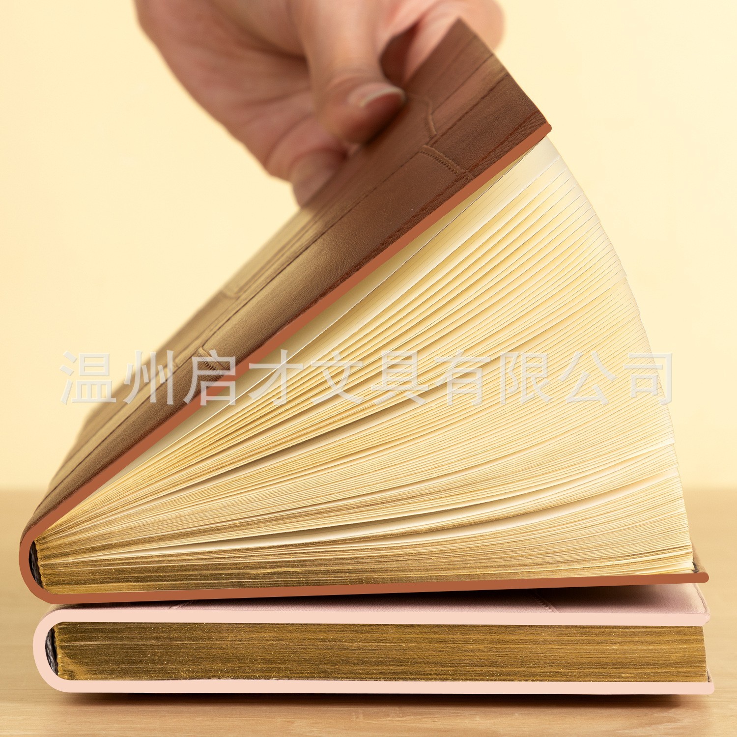 跨境专供商务笔记本定制A5软皮喷边记事本简约复古日记本图3