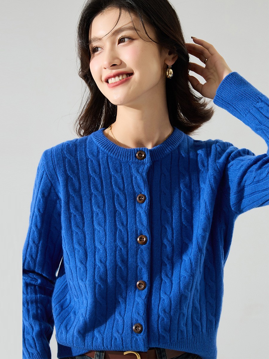 26春新款针织粗棒针宽松时尚毛衣女慵懒风开衫克莱因蓝上衣图2