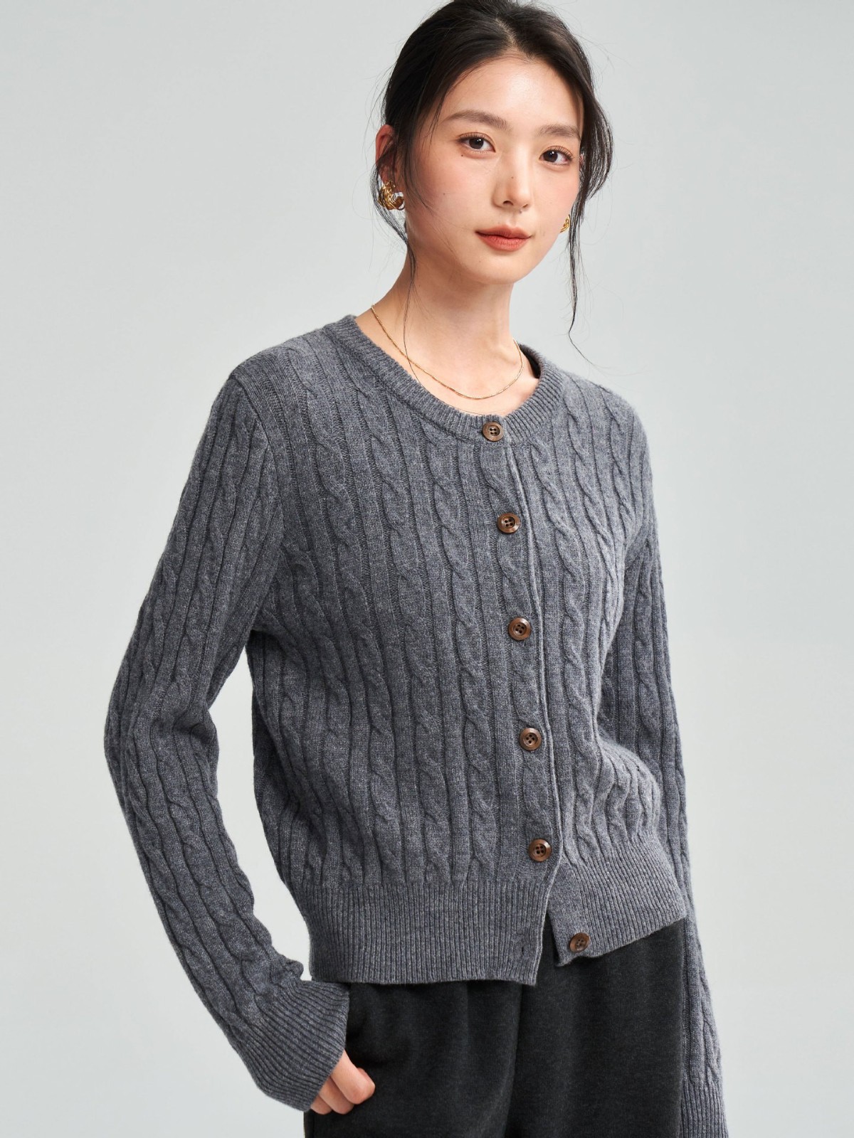 26春新款针织粗棒针宽松时尚毛衣女慵懒风开衫克莱因蓝上衣图5