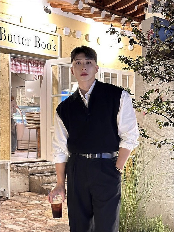 日系复古棕色polo领针织衫坎肩背心男秋季轻熟风叠穿马甲毛衣外套图5