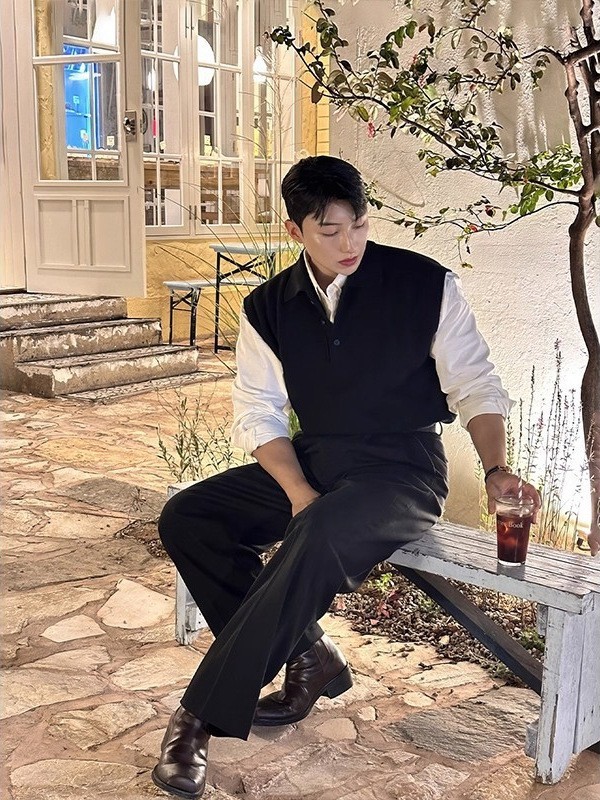 日系复古棕色polo领针织衫坎肩背心男秋季轻熟风叠穿马甲毛衣外套图3