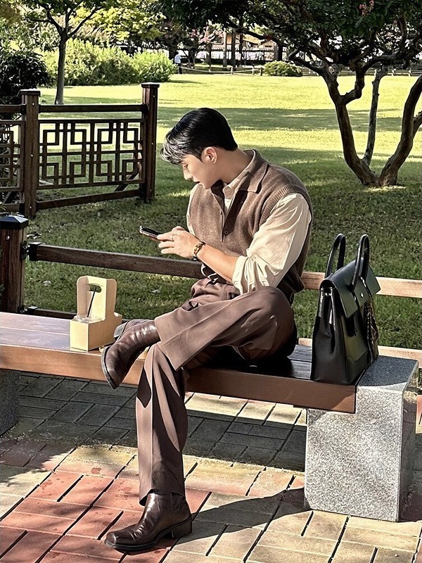 日系复古棕色polo领针织衫坎肩背心男秋季轻熟风叠穿马甲毛衣外套图4