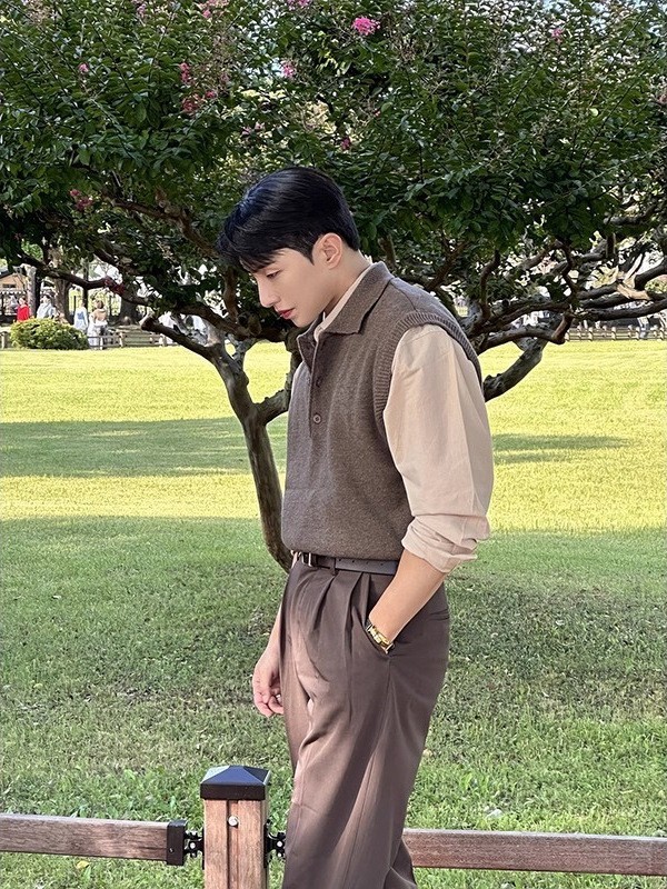 日系复古棕色polo领针织衫坎肩背心男秋季轻熟风叠穿马甲毛衣外套图2
