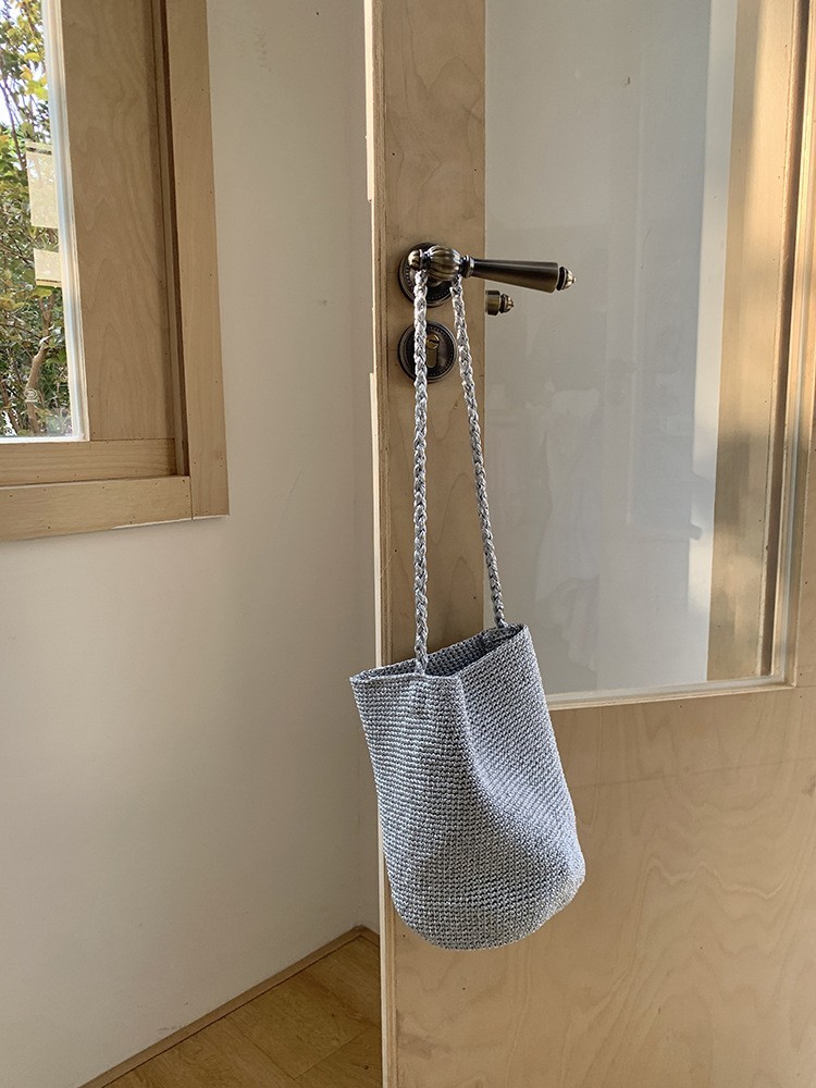 跨境货源高级感小众金银线水桶包显眼包编织袋百搭胯下单肩包图3